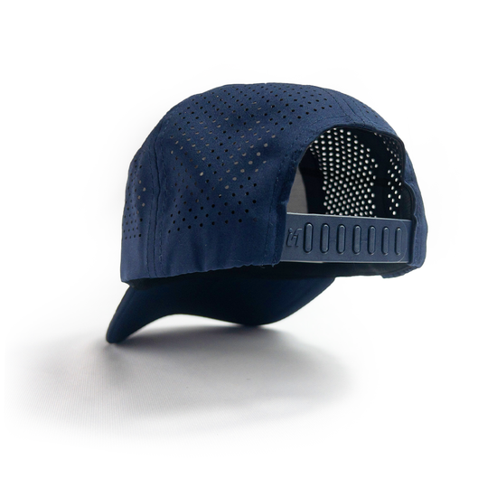 Gorra deportiva azul Duck U con paneles perforados y cierre ajustable tipo snapback.